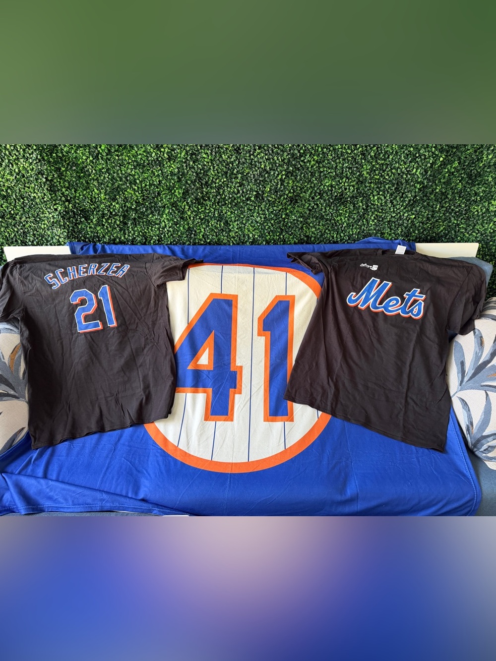 NY Mets baseball bundle - 2 L shirts and XL towel
